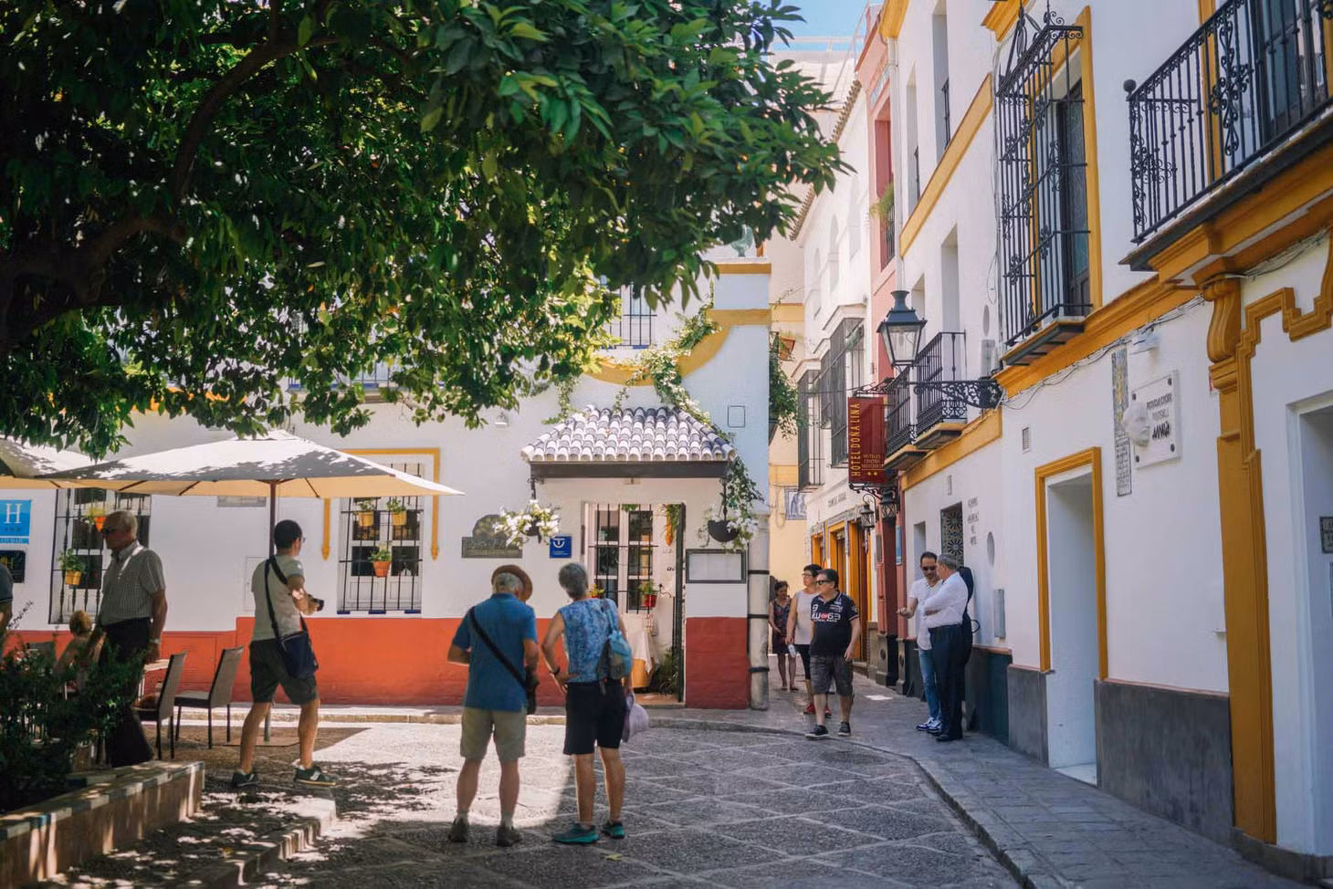 Khu phố cổ Barrio Santa Cruz. Ảnh: Đặng Đức Vinh