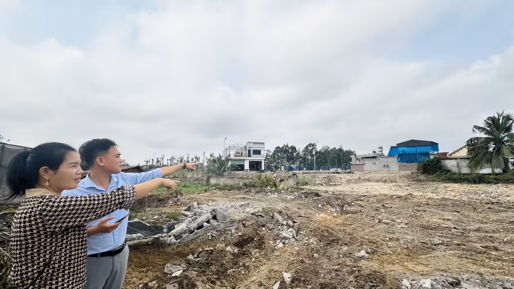 Chị Vũ Thị Đặng (tổ 5, khu Bí Thượng, phường Phương Đông, TP Uông Bí) đã bàn giao 654,2m2 đất cho dự án.
