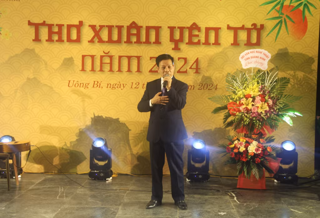 Nghệ sĩ Trần Ngọc Ước ngâm bài thơ "Đăng đài Bảo Sơn" của Phật hoàng Trần Nhân Tông.