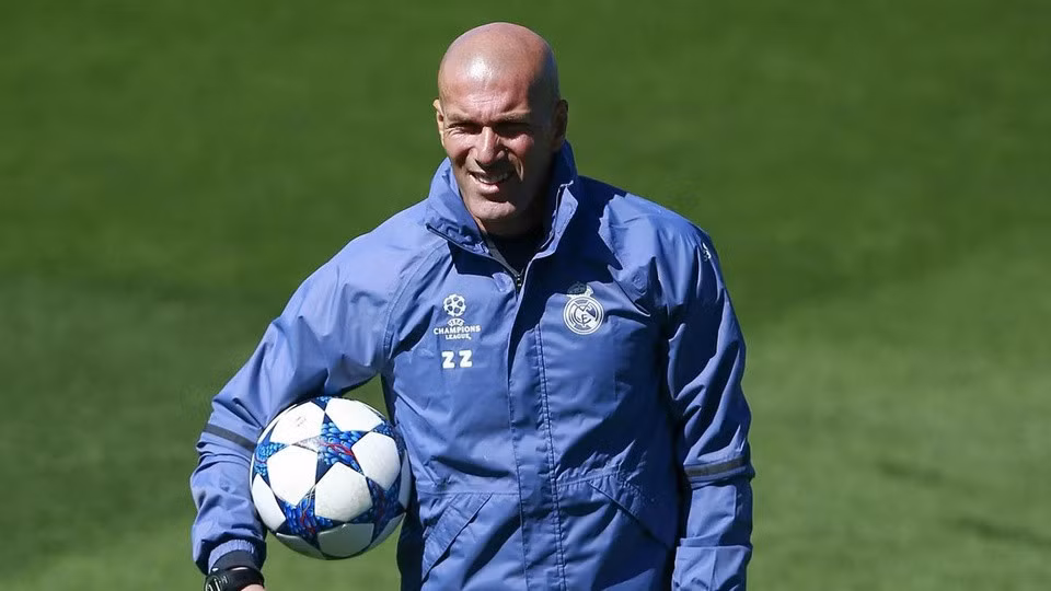 Zidane nhiều lần ngỏ ý muốn trở lại sau quãng nghỉ dài.