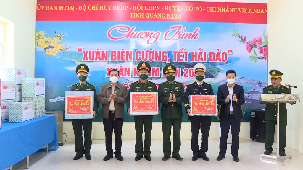 Ủy ban MTTQ tỉnh, Bộ Chỉ huy BĐBP tỉnh, Hội LHPN tỉnh, Chi nhánh Vietinbank Quảng Ninh, huyện Cô Tô phối hợp tổ chức chương trình “Xuân biên cương - Tết hải đảo” tại Đồn Biên phòng đảo Trần.