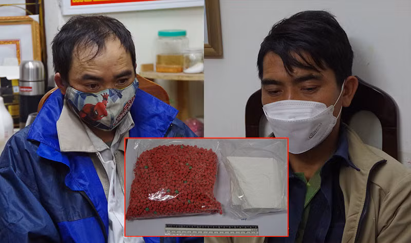 Các đối tượng Mua Sìa Chá, Cư Chẩn Phừ và số ma túy bị lực lượng chức năng phát hiện thu giữ.