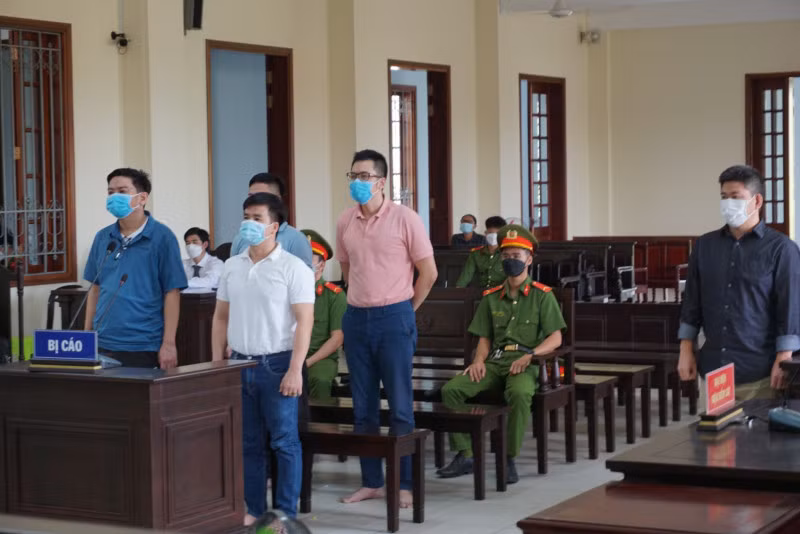 Các bị cáo tại phiên tòa phúc thẩm.