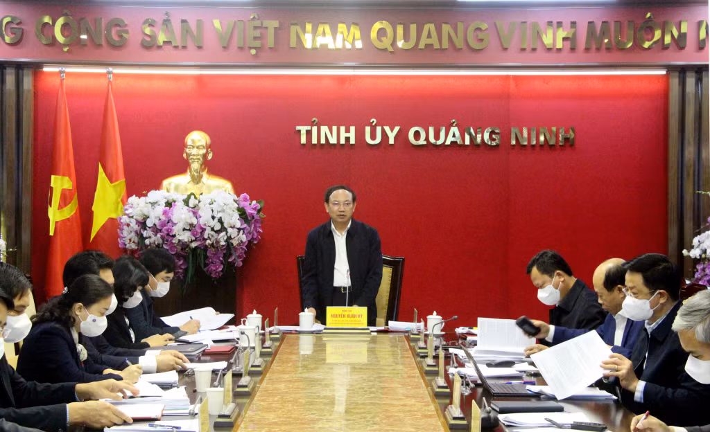 Đồng chí Nguyễn Xuân Ký, Ủy viên Trung ương Đảng, Bí thư Tỉnh ủy, Chủ tịch HĐND tỉnh, kết luận hội nghị.