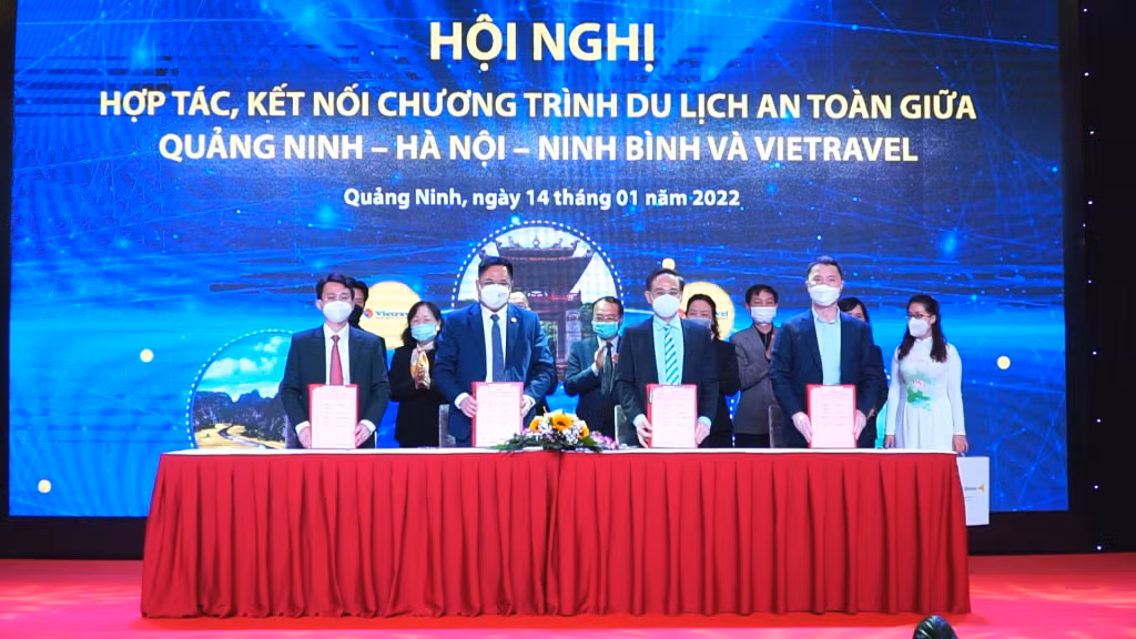 Sở Du lịch Quảng Ninh, TP Hà Nội và Ninh Bình ký kết biên bản ghi nhớ hợp tác phát triển chương trình tour an toàn.