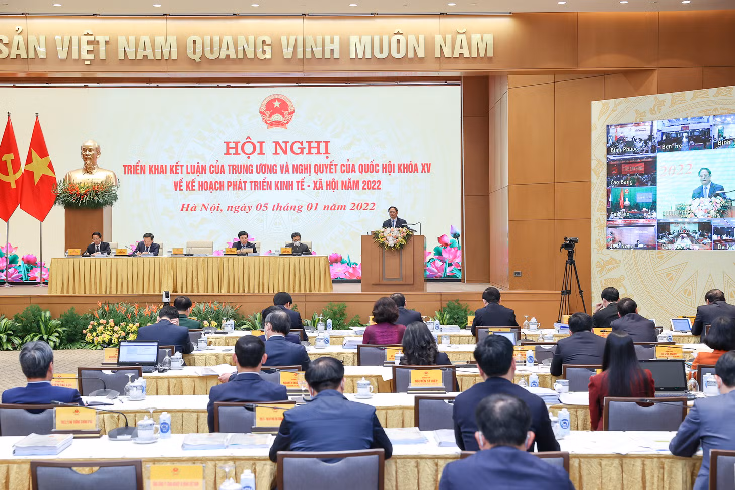 Thủ tướng Phạm Minh Chính nêu rõ: Năm 2021 là năm có nhiều khó khăn, thách thức nhưng kết quả đạt được là rất đáng trân trọng. Tuy nhiên, như Tổng Bí thư đã căn dặn, chúng ta tuyệt nhiên không được chủ quan, thỏa mãn mà phải khắc phục ngay, hiệu quả những tồn tại, hạn chế, yếu kém. Ảnh: VGP/Nhật Bắc