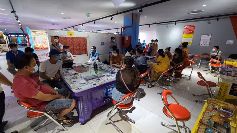 Các đối tượng tham gia chơi game bắn cá.