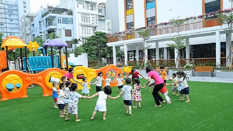 Trường mầm non an toàn là không có tình trạng trẻ em bị bạo hành, xâm hại, không xảy ra ngộ độc thực phẩm. Ảnh minh họa