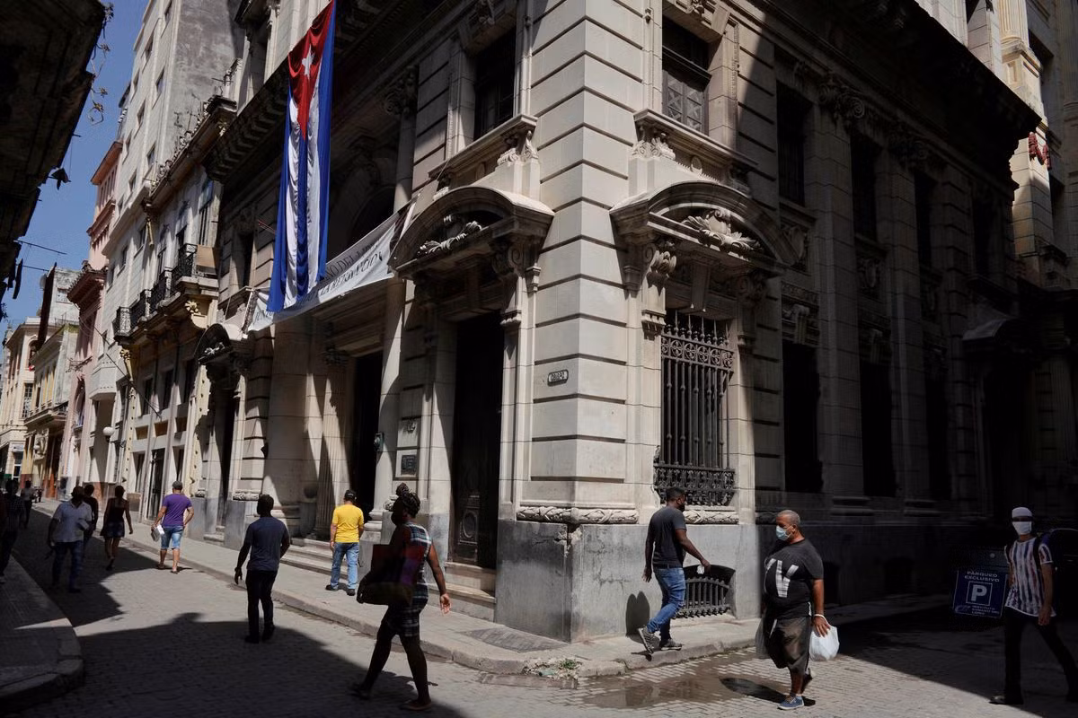 Cuộc sống ở thủ đô Havana đã trở lại bình thường, khi những tuần qua số ca nhiễm trên cả nước chỉ ở mức dưới 100 trường hợp. Ảnh: Reuters.