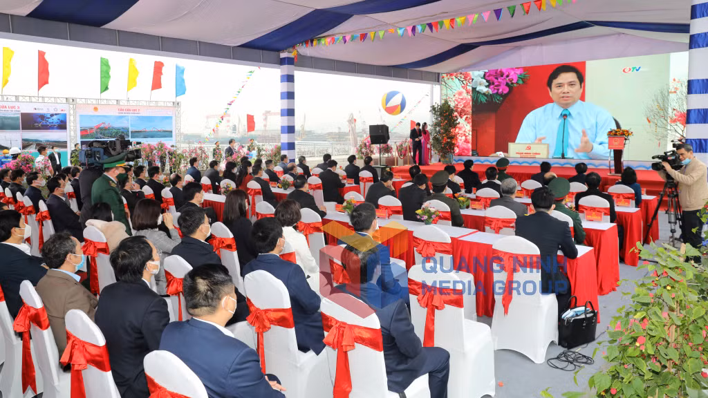 Các đại biểu dự lễ khánh thành (1-2022).