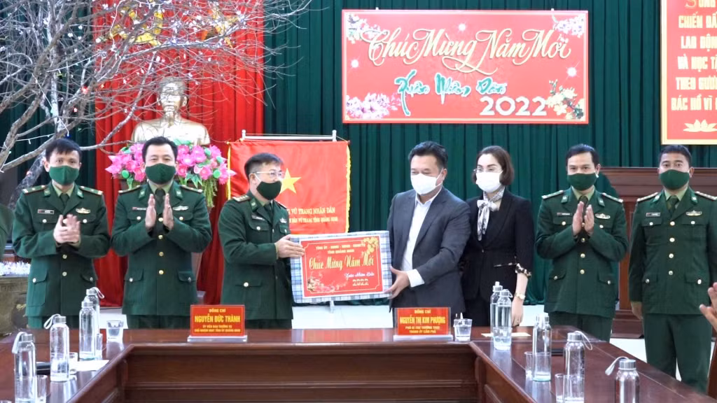Chủ nhiệm Uỷ ban Kiểm tra Tỉnh uỷ thăm, chúc Tết cán bộ, chiến sĩ Đồn Biên phòng cửa khẩu cảng Cẩm Phả