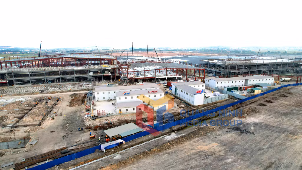 Dự án công nghệ tế bào quang điện Jinko Solar PV Việt Nam đang được thi công tại KCN Sông Khoai (12-2021). Ảnh: Mạnh Trường