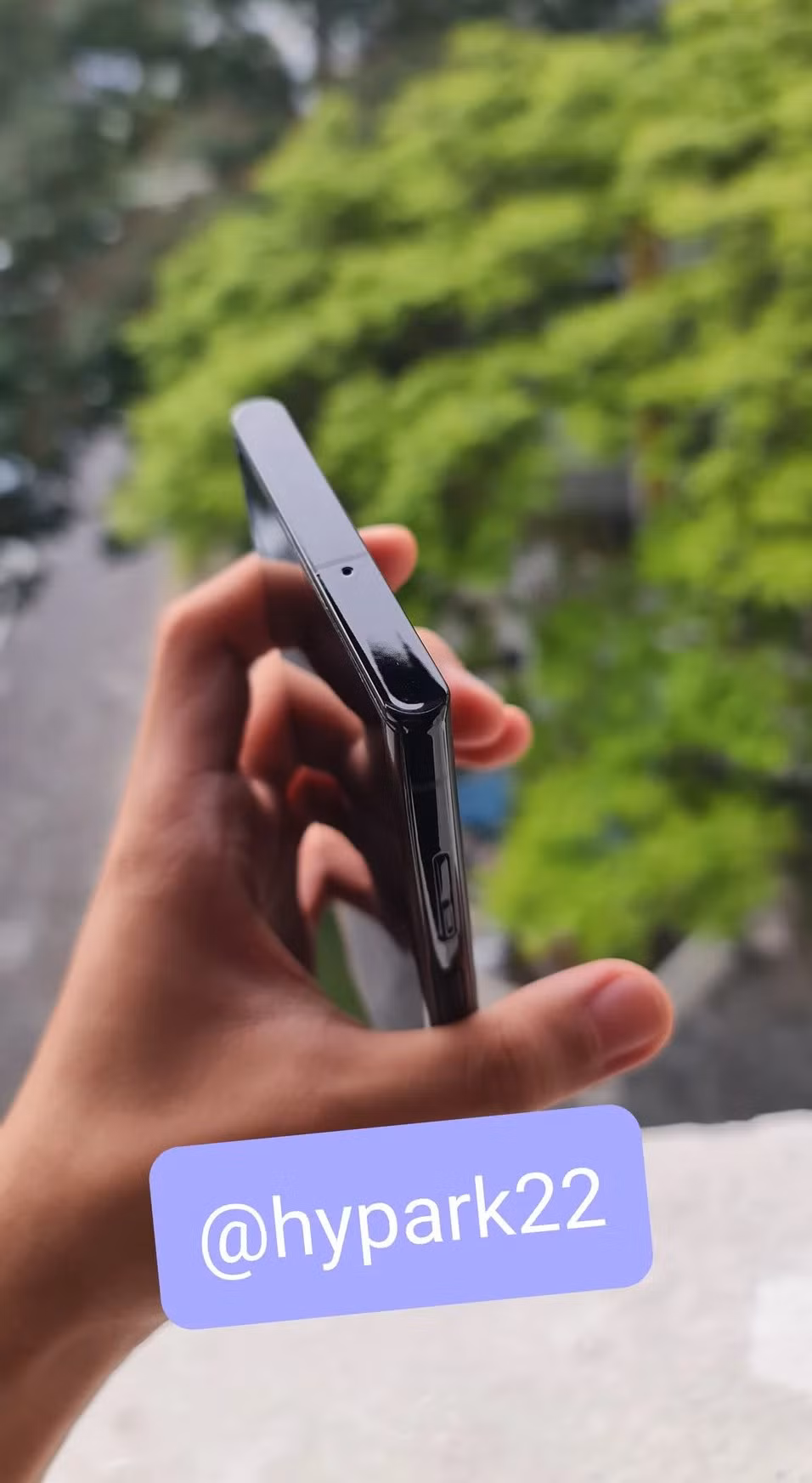 Galaxy S22 Ultra tuyệt đẹp xuất hiện ngoài đời thực