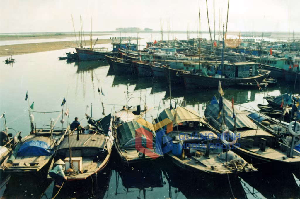 Bến Giang Tân (năm 2003). Ảnh: Phòng Văn hóa TX Quảng Yên