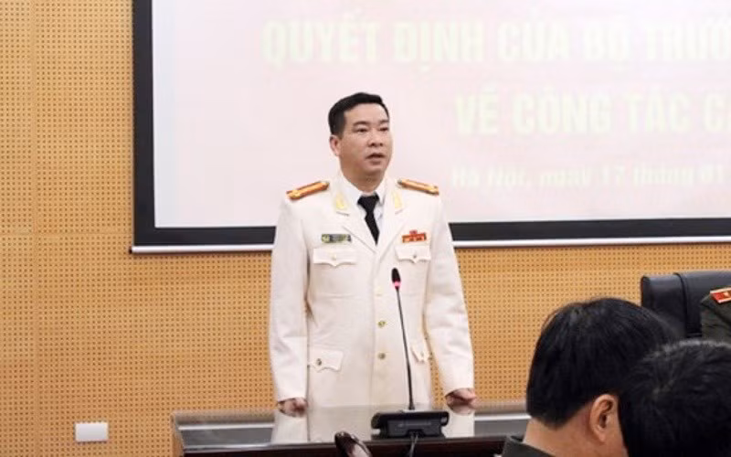 Ông Phùng Anh Lê khi đang giữ chức Trưởng Phòng Cảnh sát kinh tế Công an thành phố Hà Nội.