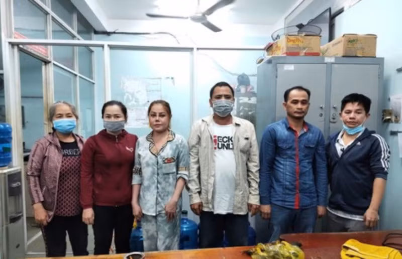 Các đối tượng trong đường dây thầu đề bị Công an Bình Tân bắt giữ.