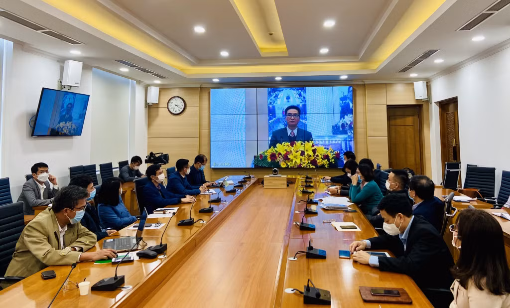 Đồng chí Vũ Đức Đam, Phó Thủ tướng Chính phủ, phát biểu chỉ đạo hội nghị tại điểm cầu Trung ương.