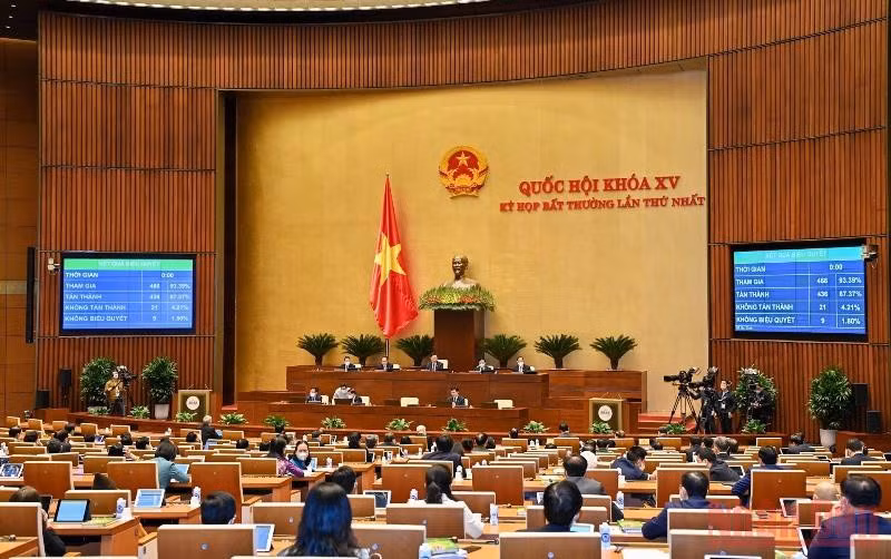 Lần đầu tiên Quốc hội thông qua “1 luật sửa nhiều luật”. (Ảnh: LINH KHOA)