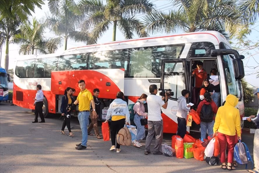 Mỗi địa phương có quy định riêng đối với người dân về quê ăn Tết. Ảnh: LĐO.