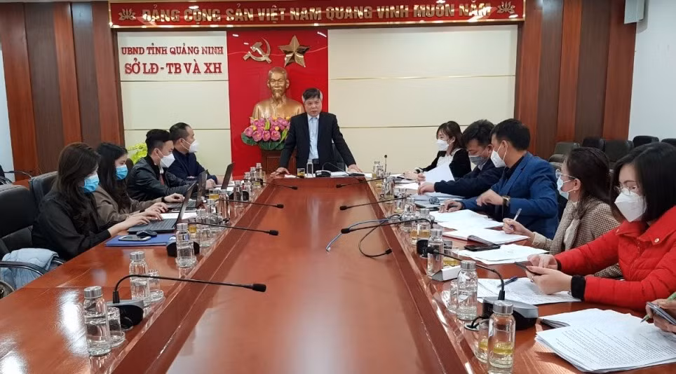 Quang cảnh cuộc họp bàn giải pháp hỗ trợ tuyển dụng lao động cho Công ty TNHH Công nghiệp Jinko Solar Việt Nam.