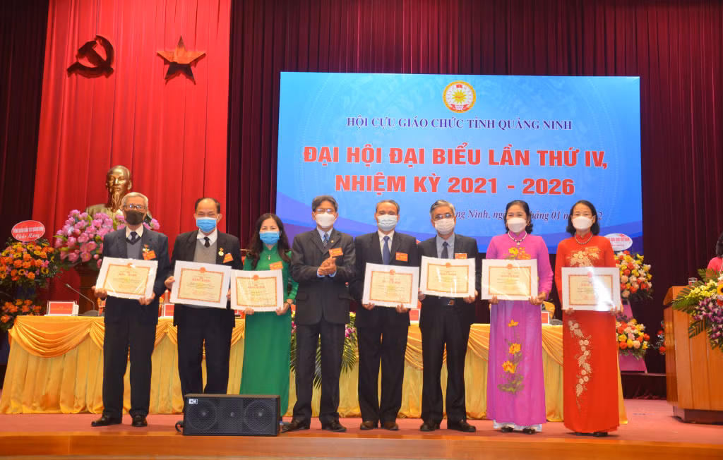 Các tập thể, cá nhân có thành tích xuất sắc được nhận bằng khen của Trung ương Hội CGC Việt Nam.
