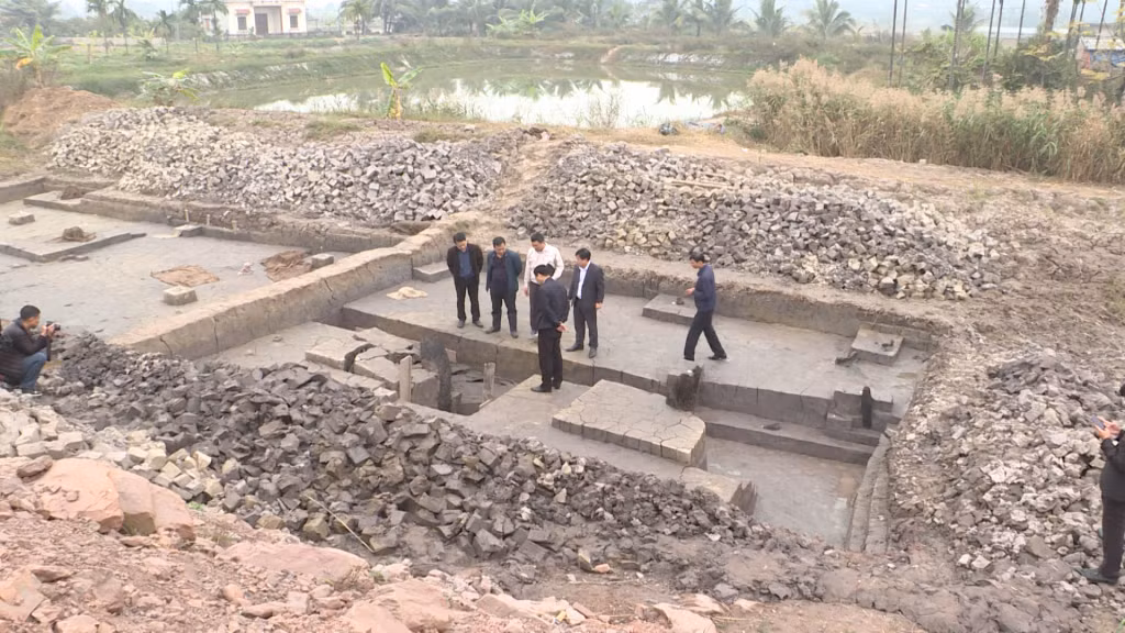 Một hố khai quật tại xã Yên Đức, thị xã Đông Triều.