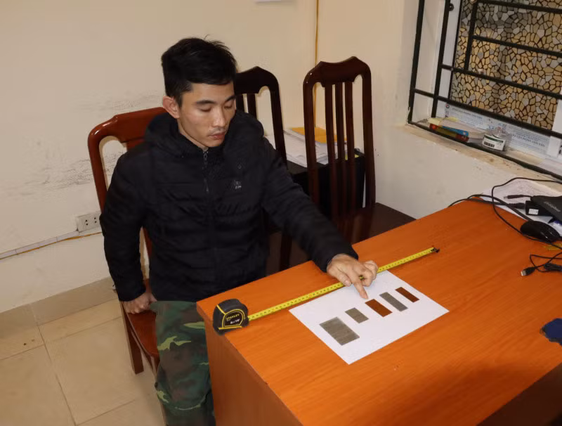 Đối tượng Nguyễn Trung Huyên tại cơ quan công an.