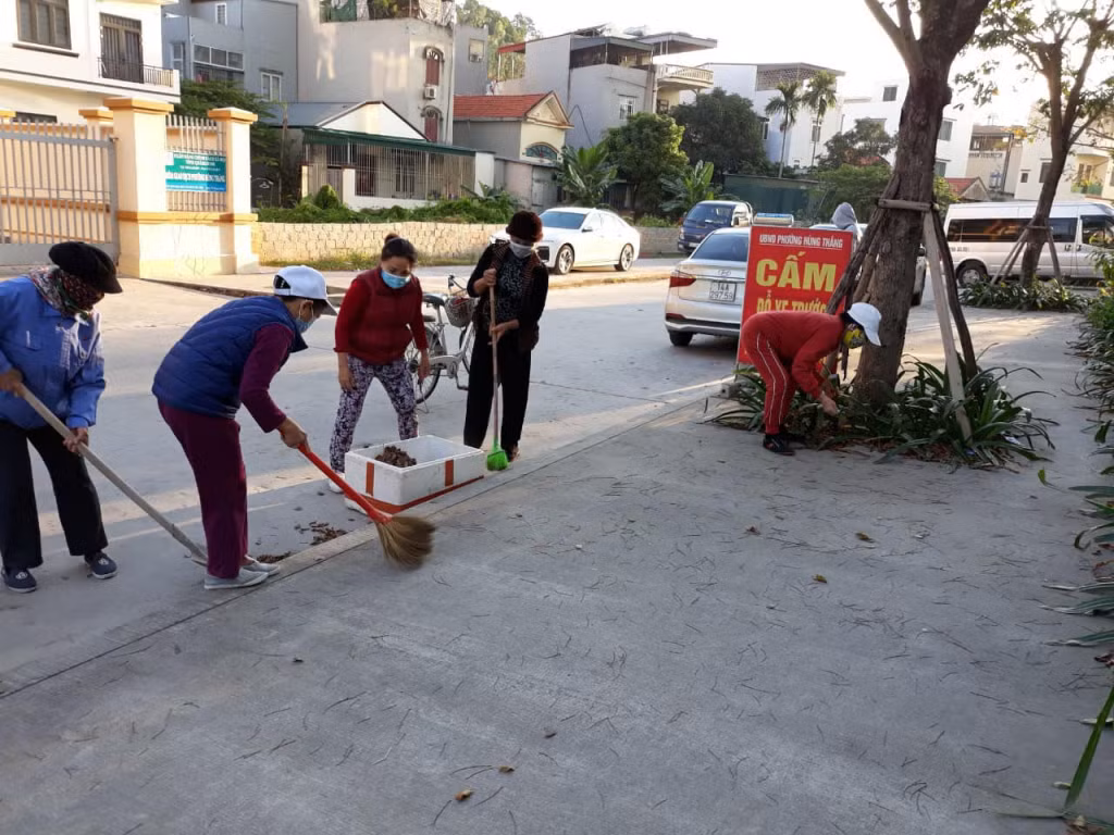 Cán bộ, hội viên phụ nữ phường Hùng Thắng (TP Hạ Long) triển khai hiệu quả phong trào