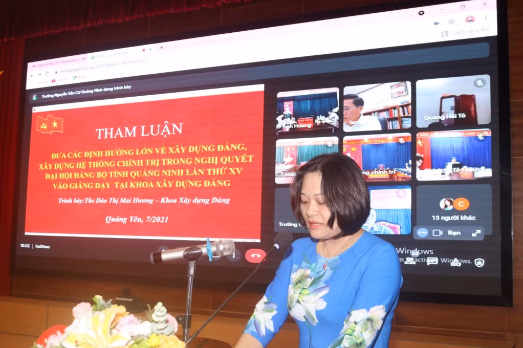 Giảng viên Đào Thị Mai Hương (khoa Xây dựng Đảng) trình bày tham luận tại Hội thảo “Vận dụng Nghị quyết Đại hội Đảng toàn quốc lần thứ XIII, Nghị quyết Đại hội Đảng bộ tỉnh Quảng Ninh lần thứ XV vào giảng dạy trung cấp lý luận chính trị”