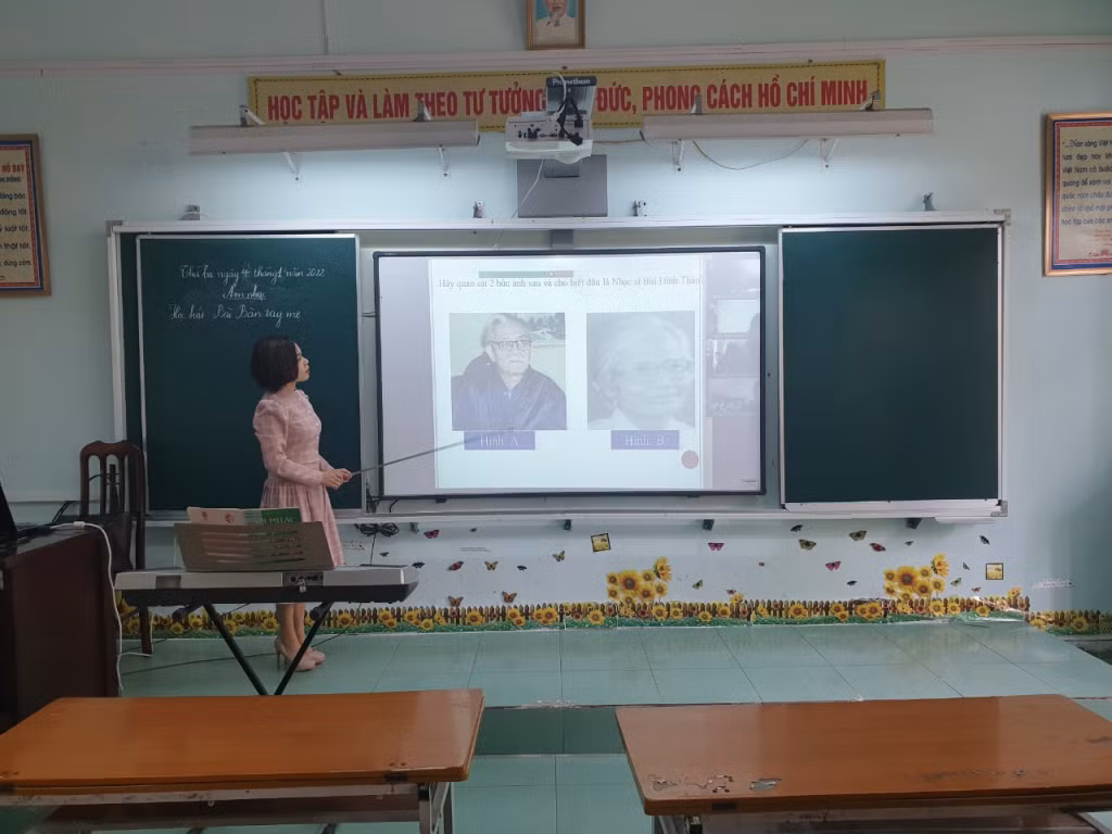 Một tiết học trực tuyến của cô trò Trường Tiểu học Ngô Quyền (TX Quảng Yên).