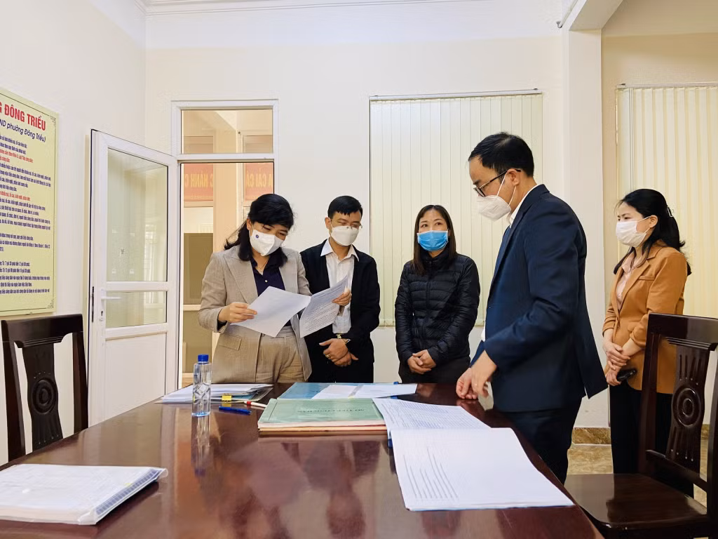 Đoàn giám sát kiểm tra hoạt động tiếp công dân và quy trình tiếp nhận, xứ lý, giải quyết khiếu nại, tố cáo tại UBND phường Đông Triều.