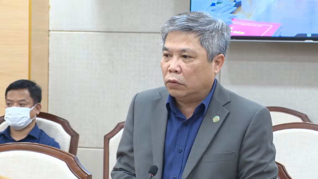 Đại diện lãnh đạo Sở Lao động - Thương bình và Xã hội báo cáo tại buổi giám sát.