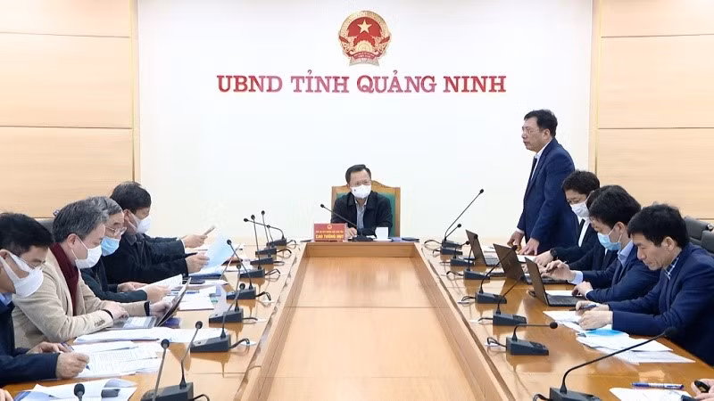 Ông Lê Như Linh, Tổng Giám đốc PV Power, đại diện Liên danh nhà đầu tư báo cáo về tiến độ triển khai Dự án Nhà máy điện khí LNG Quảng Ninh.