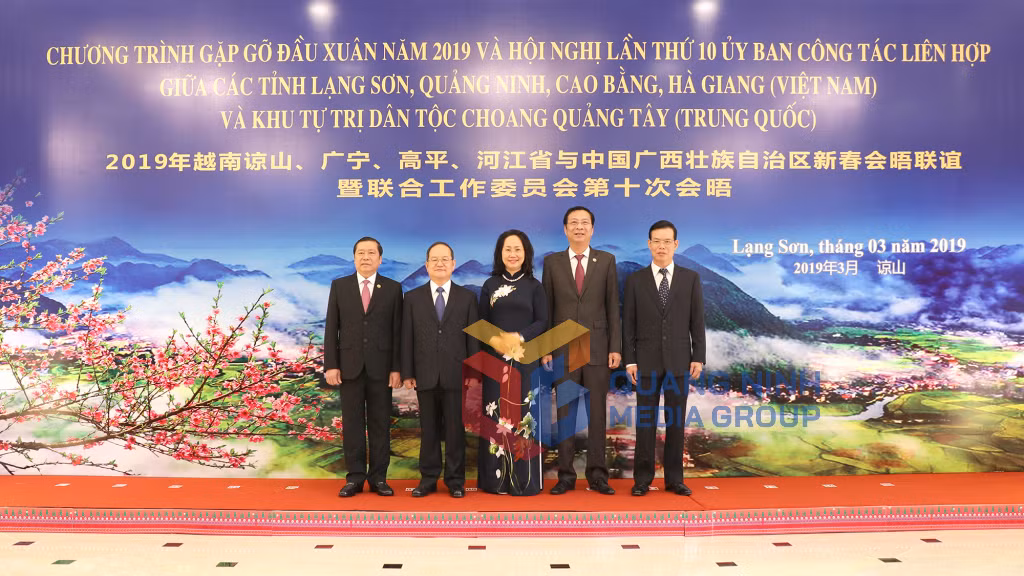 Lãnh đạo 5 tỉnh - khu chụp ảnh lưu niệm (3-2019). Ảnh: Mạnh Trường