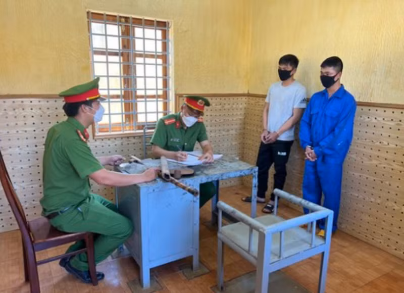 Hai đối tượng Chiến và Đào bị bắt giữ.