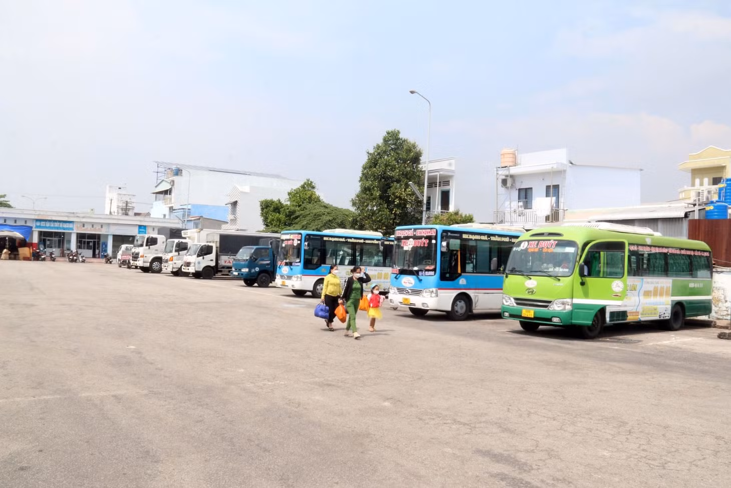 Doanh nghiệp vận tải Kiên Giang gặp khó khăn do giá xăng dầu tăng. Ảnh: Lê Sen/TTXVN