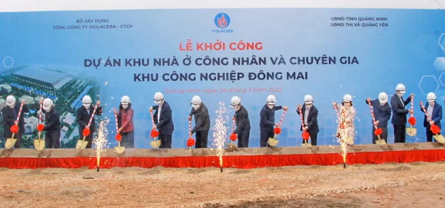 Lễ khởi công dự án Khu nhà ở công nhân và chuyên gia KCN Đông Mai (TX Quảng Yên), tháng 3/2022. Ảnh: Thu Chung