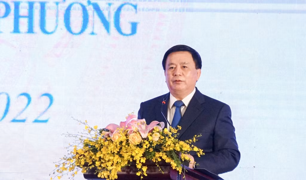 Đồng chí Nguyễn Xuân Thắng, Ủy viên Bộ Chính trị, Chủ tịch Hội đồng Lý luận Trung ương, Giám đốc Học viện Chính trị Quốc gia Hồ Chí Minh, phát biểu bế mạc hội thảo.