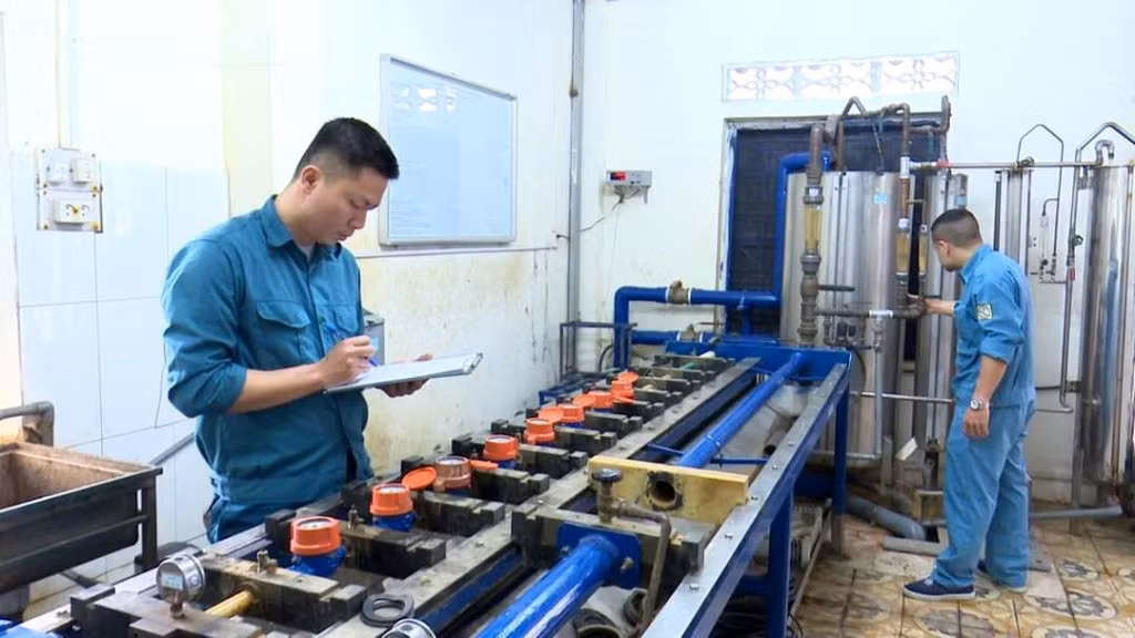 Công ty CP Nước sạch Quảng Ninh tăng cường đầu tư thiết bị công nghệ, đảm bảo an toàn lao động. Ảnh: Khánh Đan