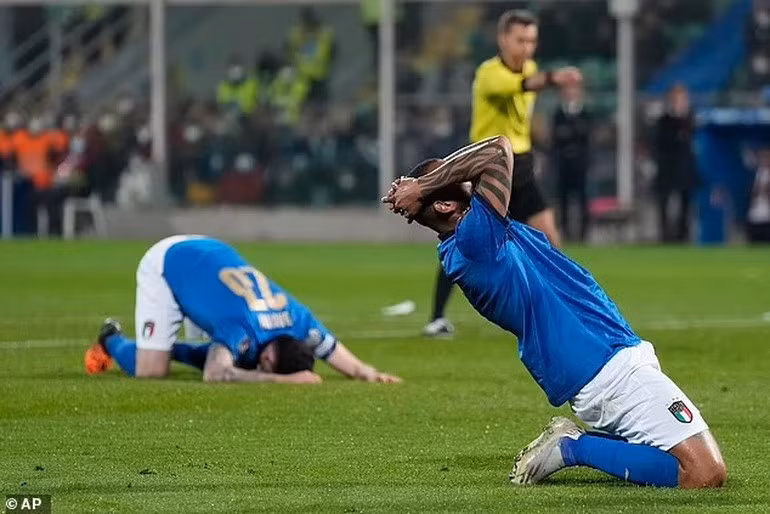 Hy vọng dự World Cup 2022 của đội tuyển Italia sống lại dù rất nhỏ nhoi (ảnh: AP).