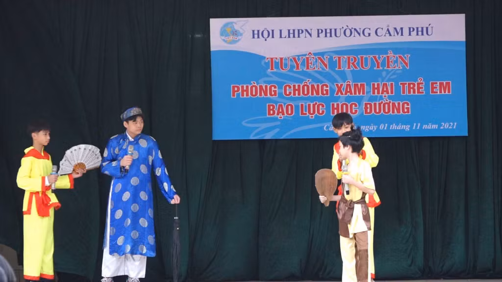 Hội LHPN phường Cẩm Phú (TP Cẩm Phả) tuyên truyền phòng chống bạo lực học đường, xâm hại trẻ em tại trường THCS Lý Tự Trọng.