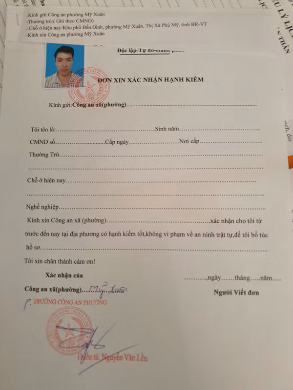 Giấy xác nhận hạnh kiểm giả thu giữ tại nhà Xim.