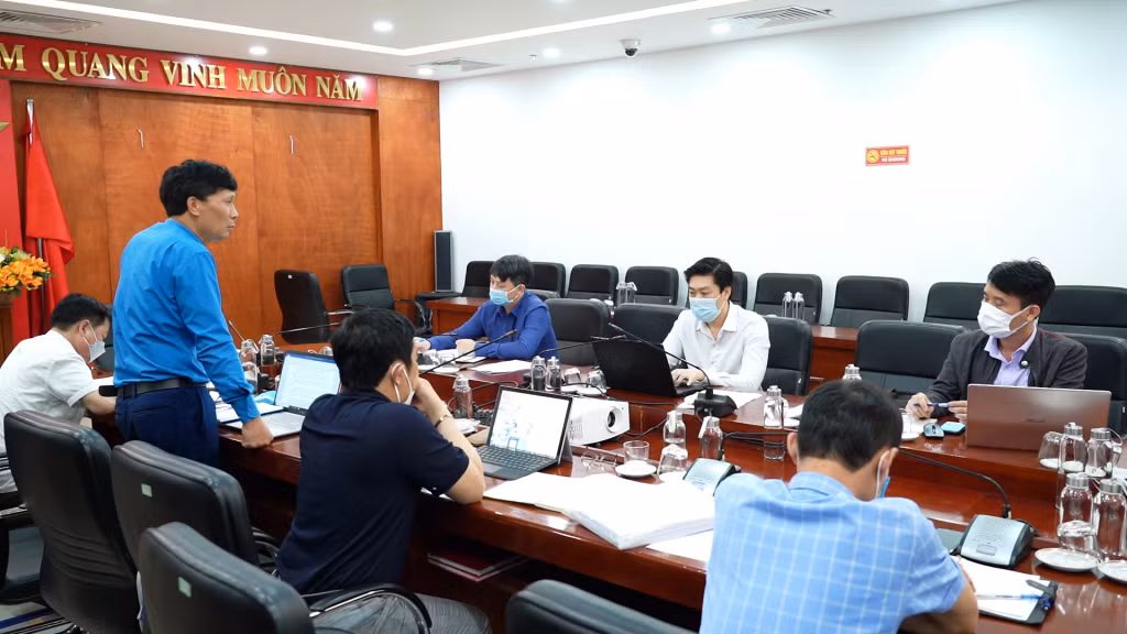 UBKT Đảng ủy Khối kiểm tra, giám sát tại Đảng bộ Sở GT-VT. Ảnh: Minh Yến