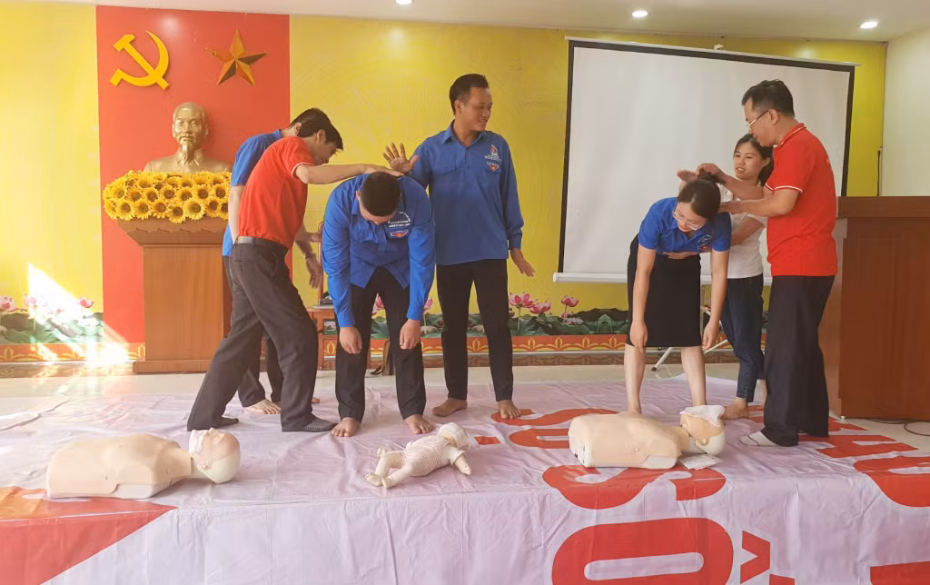 Tỉnh Đoàn phối hợp với Hội Chữ thập đỏ tỉnh và Huyện Đoàn Ba Chẽ tổ chức chương trình "Tập huấn kỹ năng phòng tránh đuối nước, tai nạn thương tích cho trẻ em năm 2022".