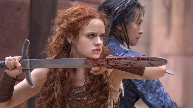 Joey King và Ngô Thanh Vân diễn ăn ý trong cảnh hành động.