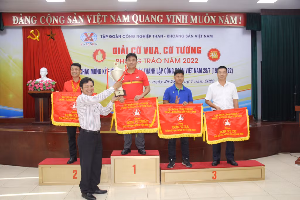 Công ty Than Hạ Long nhất toàn đoàn môn cờ vua.