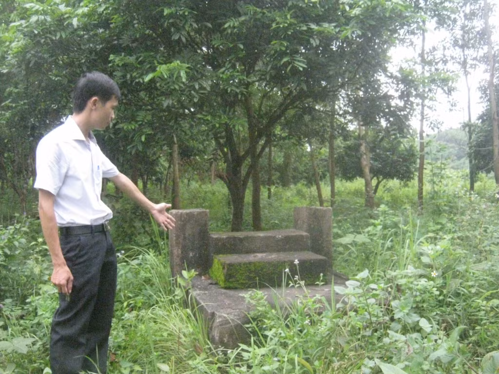Chứng tích bệ máy chém ở Khe Tù, Tiên Yên, nơi nhiều chiến sĩ cách mạng đã hy sinh.