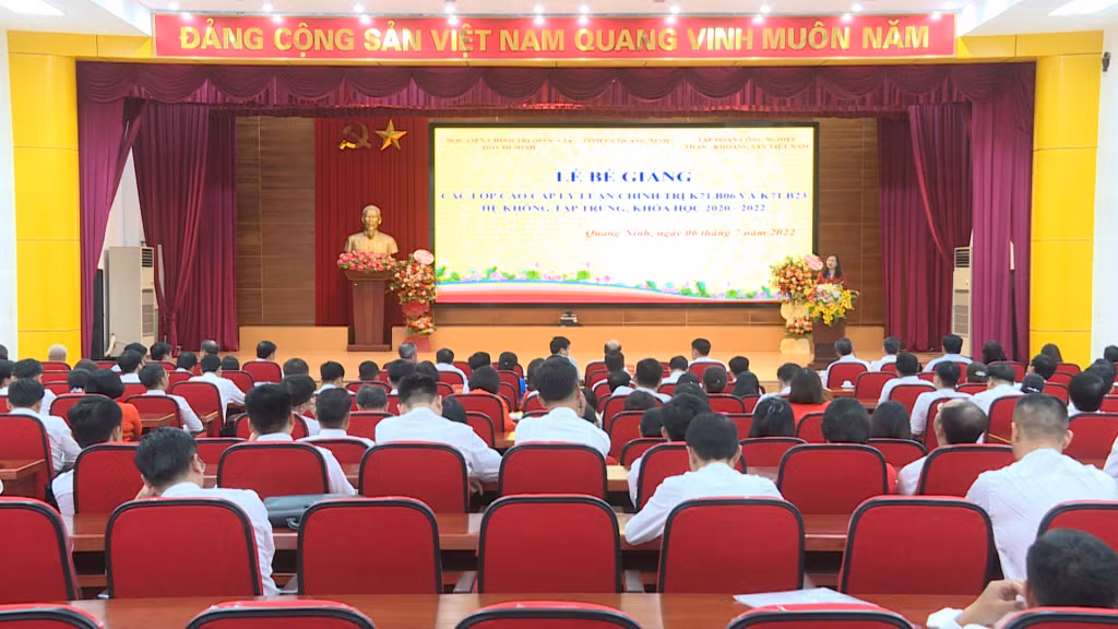 Quang cảnh Lễ bế giảng.
