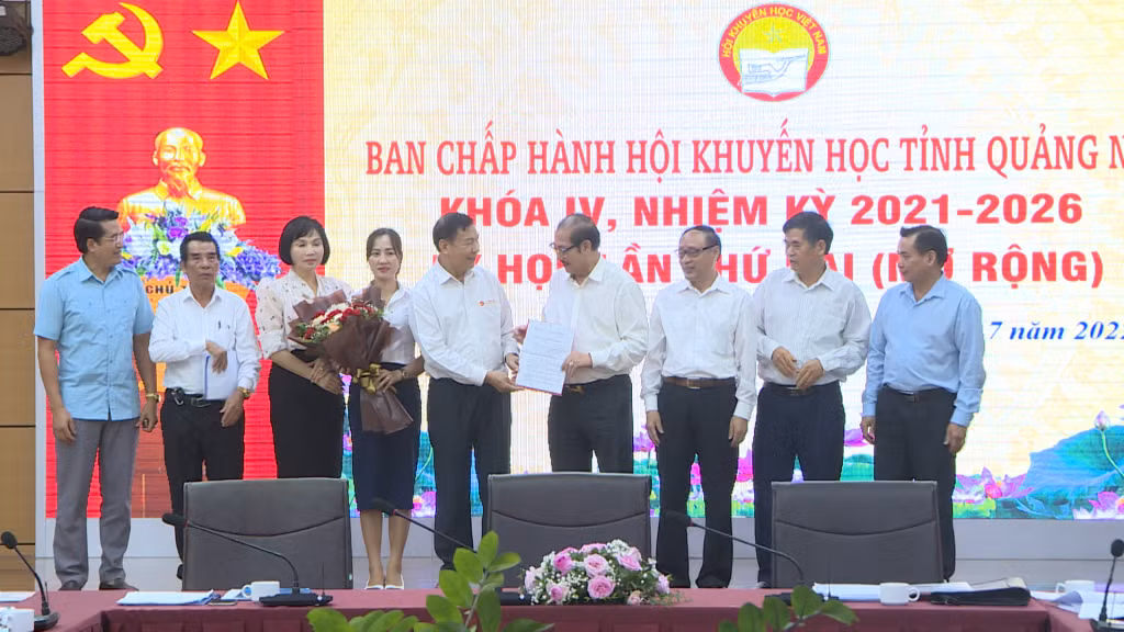 Ra mắt Hội đồng bảo trợ Hội khuyến học tỉnh.