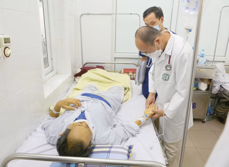 Bệnh nhân viêm gan B điều trị tại Bệnh viện Bạch Mai. Ảnh: BVCC